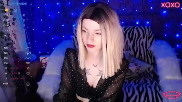 Image 3 of eliselotus Stream on Chaturbate on 17 months ago