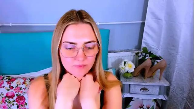 Image 6 of eliseshining Stream on Chaturbate on 2 months ago