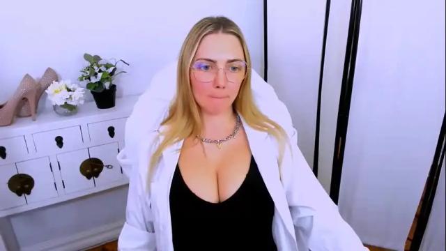 Image 2 of eliseshining Stream on Chaturbate on 1 month ago