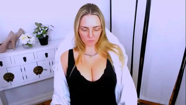 Image 6 of eliseshining Stream on Chaturbate on 1 month ago