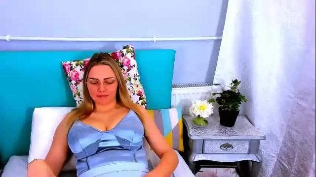 Image 10 of eliseshining Stream on Chaturbate on 9 days ago