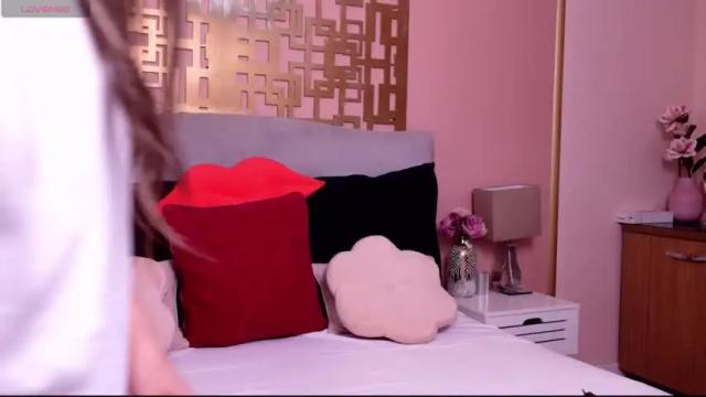 Image 2 of elisetylers Stream on Chaturbate on 13 months ago
