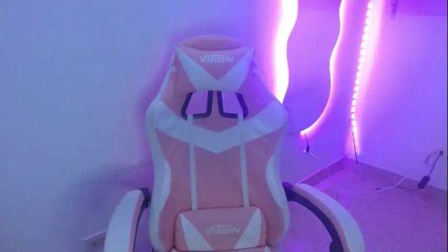 Image 12 of eliz_001 Stream on Chaturbate on 6 months ago