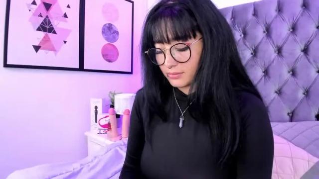 Image 10 of elizabeth_liiones Stream on Chaturbate on 15 months ago