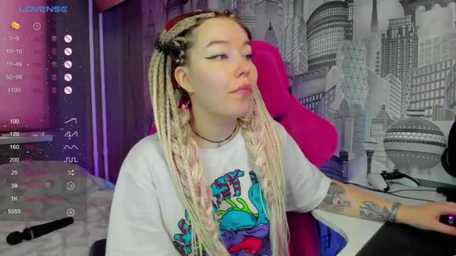 Image 2 of elizabethflowerr Stream on Chaturbate on 12 months ago