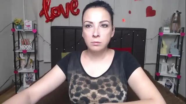 Image 2 of elizabethsho Stream on Chaturbate on 23 days ago