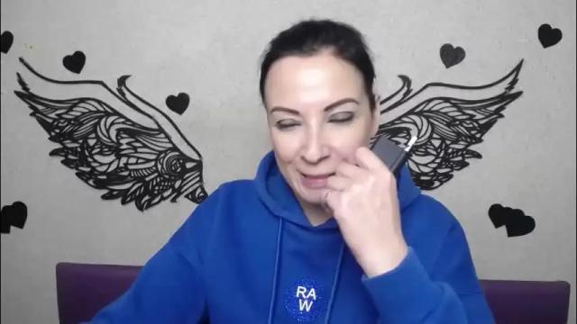 Image 4 of elizabethsho Stream on Chaturbate on 2 months ago