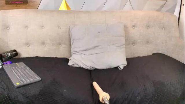 Image 3 of elizbeth_777 Stream on Chaturbate on 1 month ago