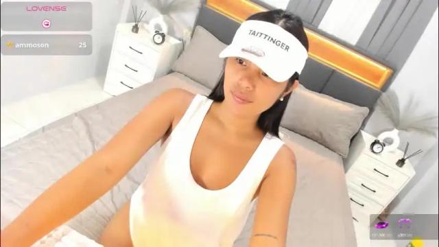 Image 4 of ella______ Stream on Chaturbate on 4 months ago