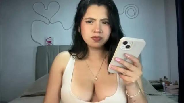 Image 3 of ella_aq Stream on Chaturbate on 2 months ago