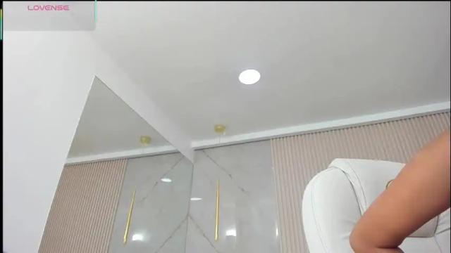 Image 3 of ella_harper Stream on Chaturbate on 1 month ago