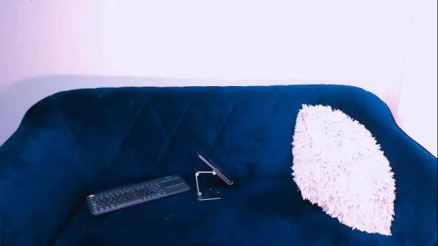 Image 6 of ella_kross Stream on Chaturbate on 1 month ago