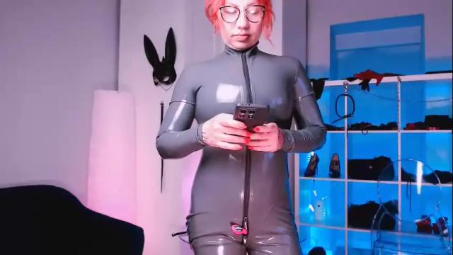 Image 2 of ella_kross Stream on Chaturbate on 18 days ago
