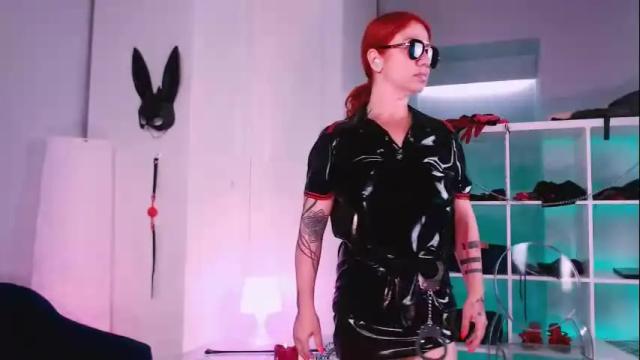 Image 6 of ella_kross Stream on Chaturbate on 1 month ago