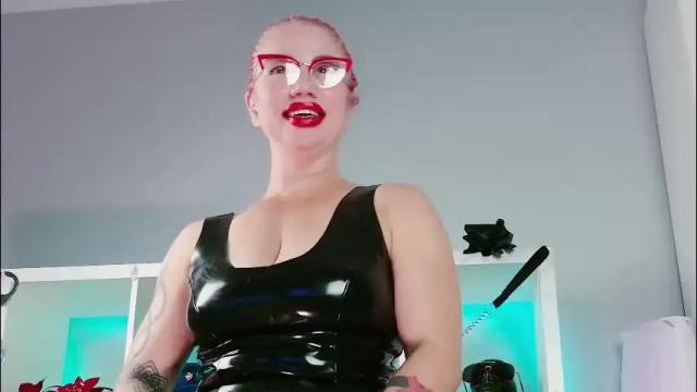 Image 2 of ella_kross Stream on Chaturbate on 8 days ago