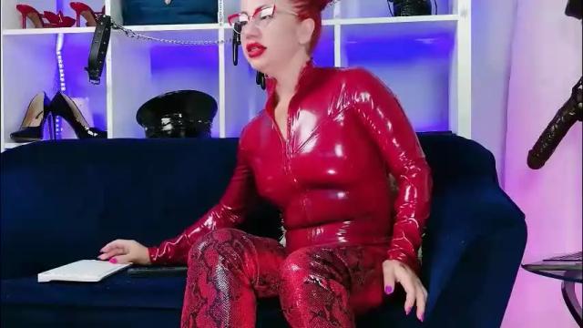 Image 10 of ella_kross Stream on Chaturbate on 2 months ago