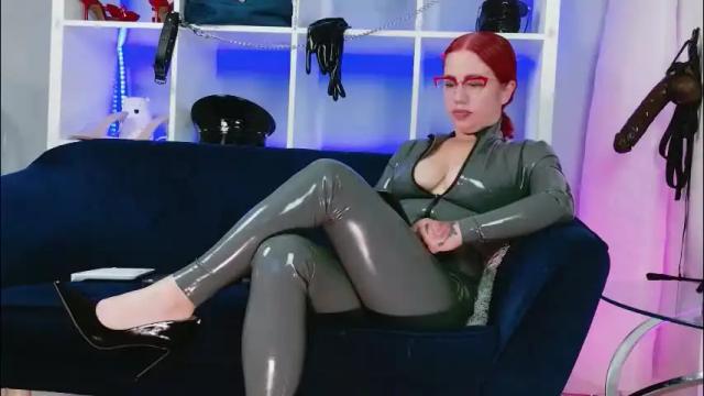 Image 3 of ella_kross Stream on Chaturbate on 2 months ago