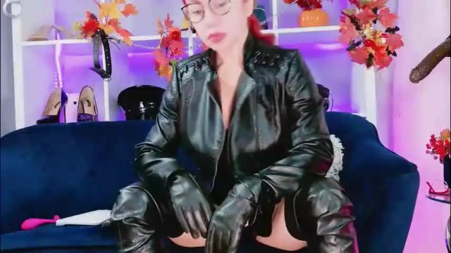 Image 2 of ella_kross Stream on Chaturbate on 1 month ago