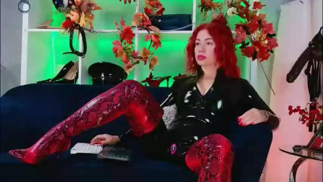 Image 4 of ella_kross Stream on Chaturbate on 28 days ago