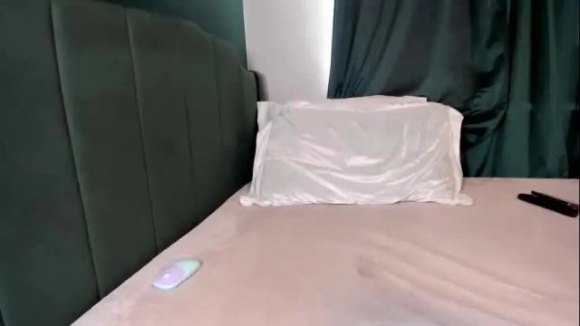 Image 3 of ella_la Stream on Chaturbate on 15 days ago