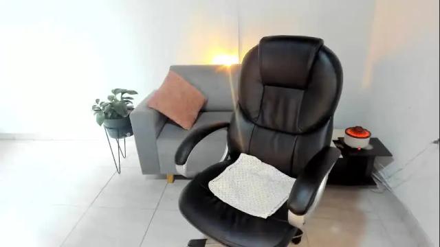 Image 7 of ella_lxx_ Stream on Chaturbate on 3 months ago