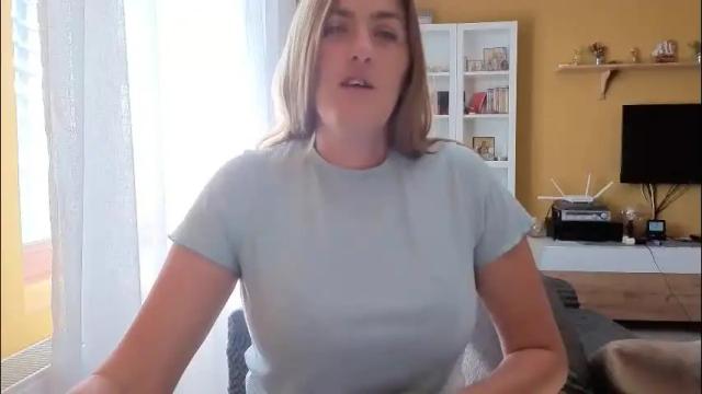 Image 4 of ella_max_live Stream on Chaturbate on 5 months ago