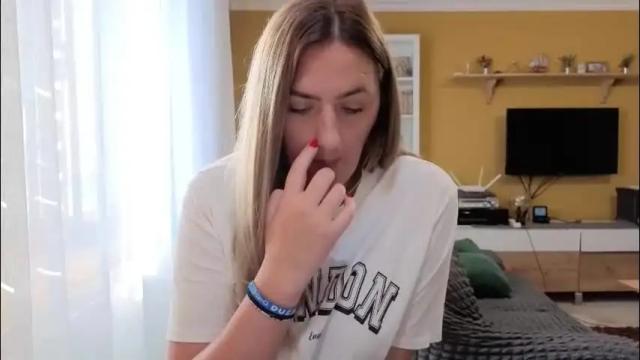 Image 2 of ella_max_live Stream on Chaturbate on 4 months ago