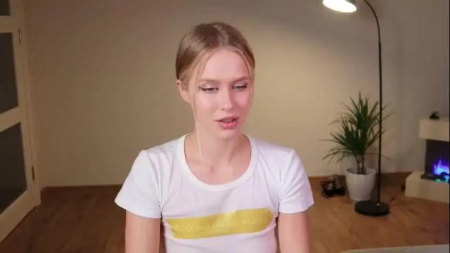 Image 2 of ella_twinkle Stream on Chaturbate on 24 days ago