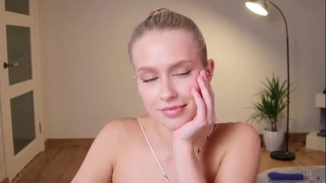 Image 2 of ella_twinkle Stream on Chaturbate on 23 days ago