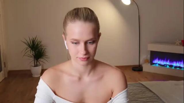 Image 12 of ella_twinkle Stream on Chaturbate on 15 days ago