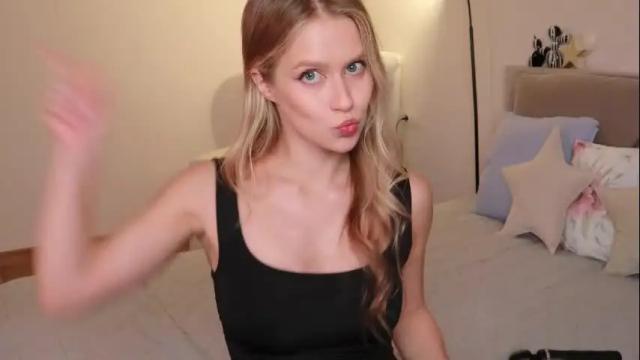 Image 2 of ella_twinkle Stream on Chaturbate on 3 months ago