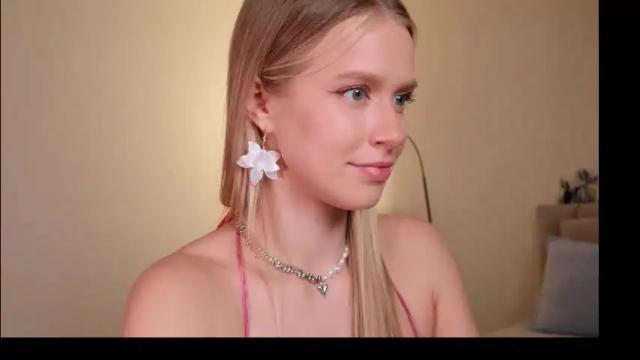 Image 12 of ella_twinkle Stream on Chaturbate on 3 months ago