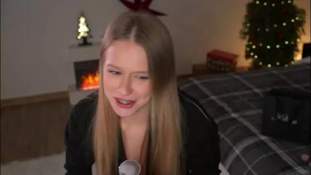 Image 10 of ella_twinkle Stream on Chaturbate on 12 days ago