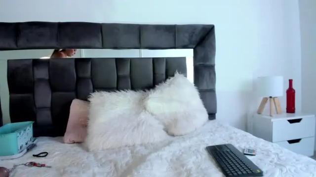 Image 2 of ellaa_01 Stream on Chaturbate on 17 months ago