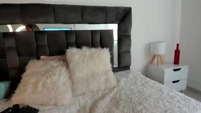 Image 7 of ellaa_01 Stream on Chaturbate on 16 months ago