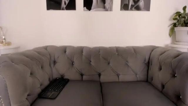 Image 6 of ellaa_01 Stream on Chaturbate on 16 months ago