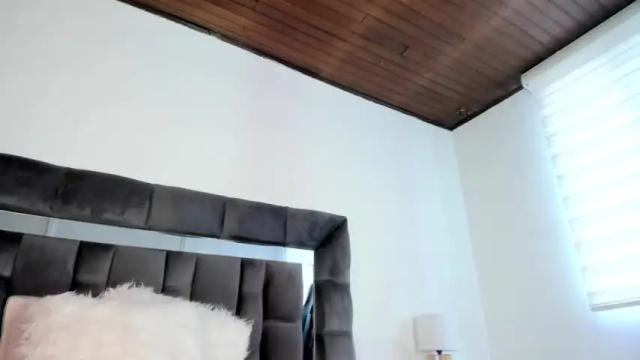 Image 6 of ellaa_01 Stream on Chaturbate on 15 months ago