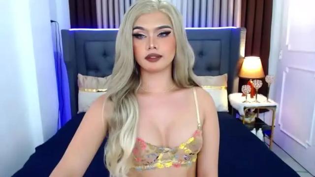 Image 12 of ellahart15 Stream on Chaturbate on 15 months ago
