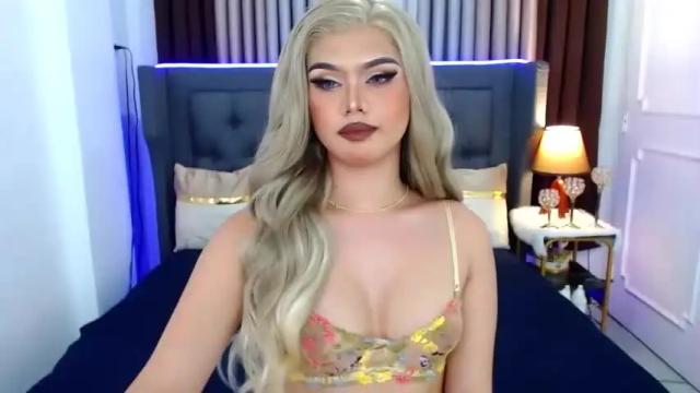 Image 4 of ellahart15 Stream on Chaturbate on 15 months ago