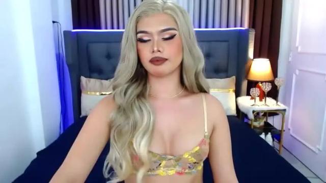 Image 6 of ellahart15 Stream on Chaturbate on 15 months ago