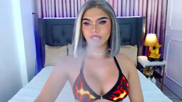 Image 4 of ellahart15 Stream on Chaturbate on 13 months ago