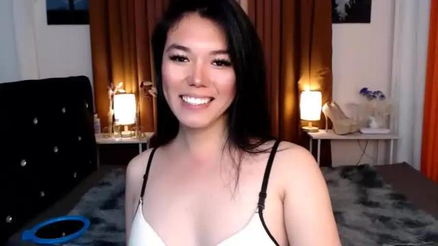 Image 2 of ellahollywood1818 Stream on Chaturbate on 14 months ago