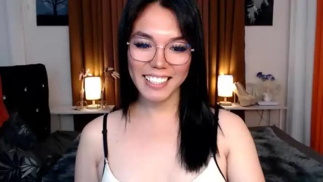 Image 10 of ellahollywood1818 Stream on Chaturbate on 14 months ago
