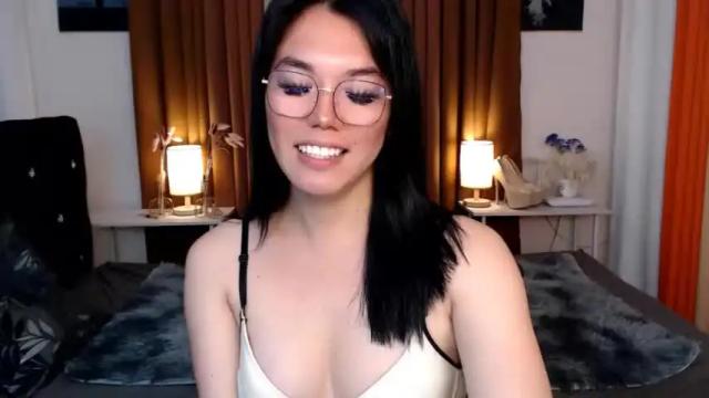Image 2 of ellahollywood1818 Stream on Chaturbate on 14 months ago