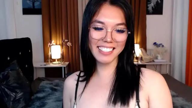 Image 4 of ellahollywood1818 Stream on Chaturbate on 14 months ago