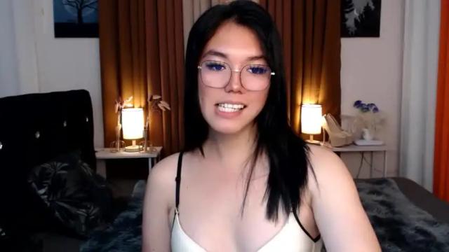 Image 12 of ellahollywood1818 Stream on Chaturbate on 14 months ago