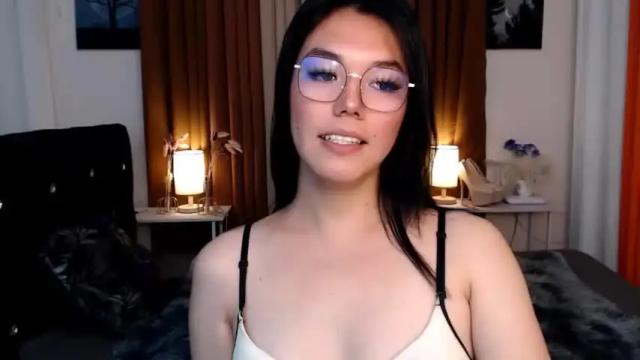 Image 6 of ellahollywood1818 Stream on Chaturbate on 14 months ago