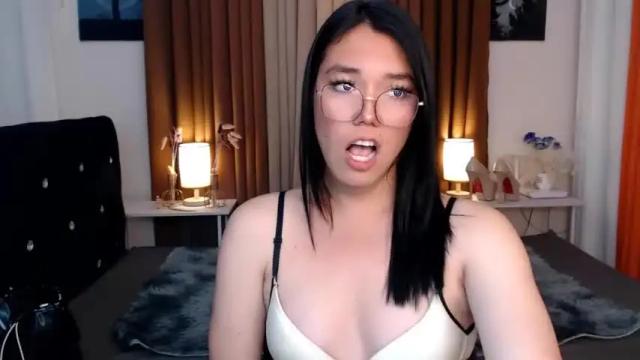 Image 6 of ellahollywood1818 Stream on Chaturbate on 14 months ago