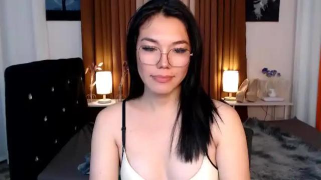 Image 2 of ellahollywood1818 Stream on Chaturbate on 13 months ago