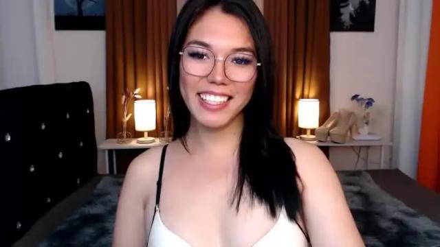 Image 2 of ellahollywood1818 Stream on Chaturbate on 13 months ago